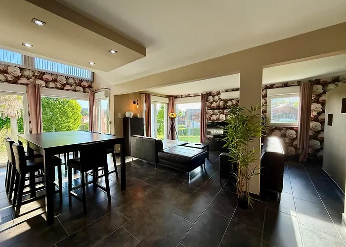 Le Jardin De Rose Et Capucine, Piscine Et Jardin Avec Terrasse *